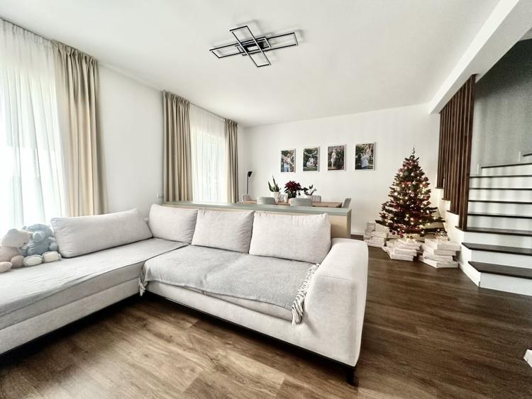 Duplex cu 4 camere cu Teren 250 Mp în Giroc