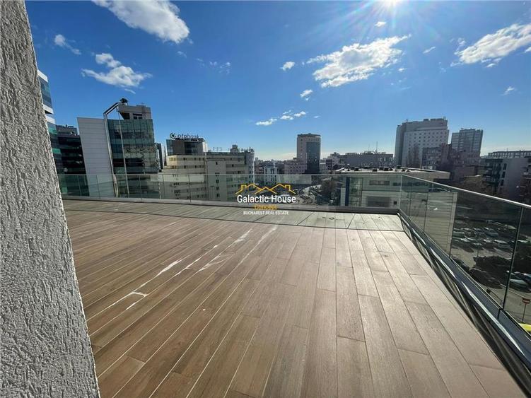 Penthouse cu 5 camere decomandat în Central