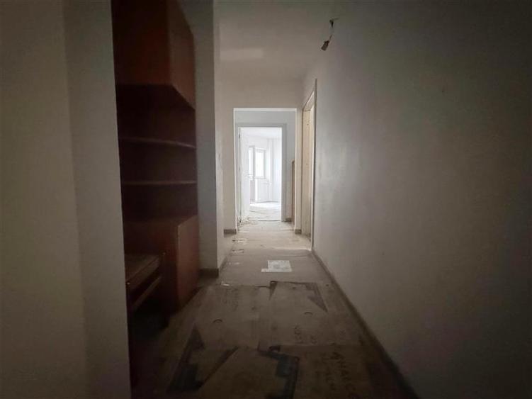Apartament cu 3 camere decomandat în Aeroport