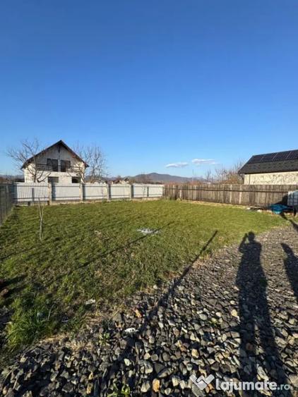 Casă cu 7 camere cu Teren 670 Mp în Săsar