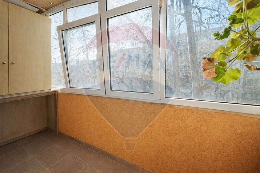 Apartament cu 3 camere semidecomandat în Tomis Nord