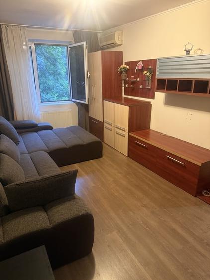 Apartament cu 2 camere decomandat în Apărătorii Patriei