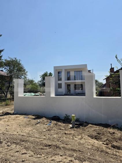 Casă individuală cu 6 camere cu Canalizare în Brezoaia