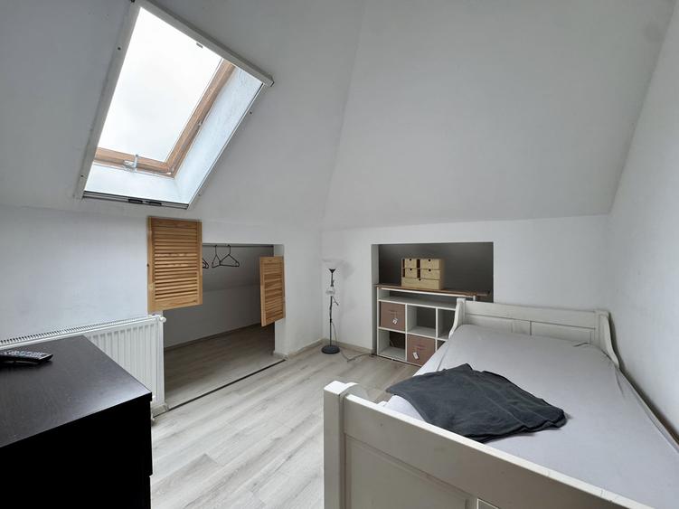 Apartament cu 4 camere decomandat, mobilat în Florești