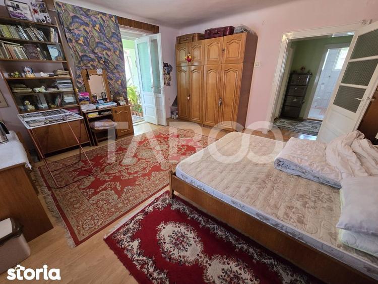 Casă cu 6 camere cu Canalizare în Sub Arini