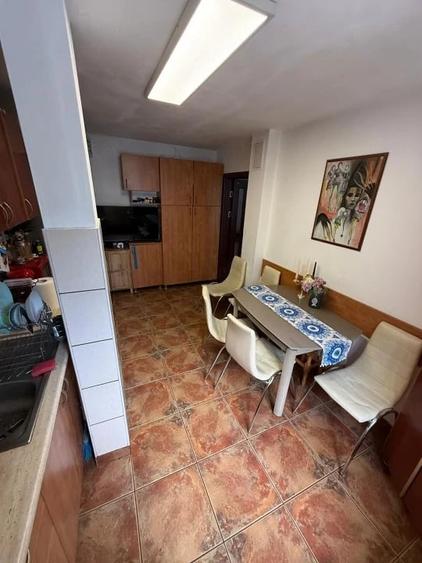 Apartament cu 3 camere semidecomandat în Brazda lui Novac
