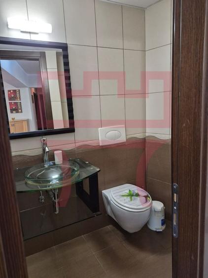 Apartament cu 3 camere semidecomandat, mobilat în Plopilor