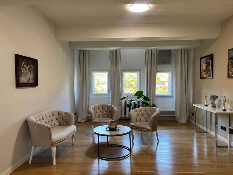 Apartament cu 4 camere decomandat în Dorobanți