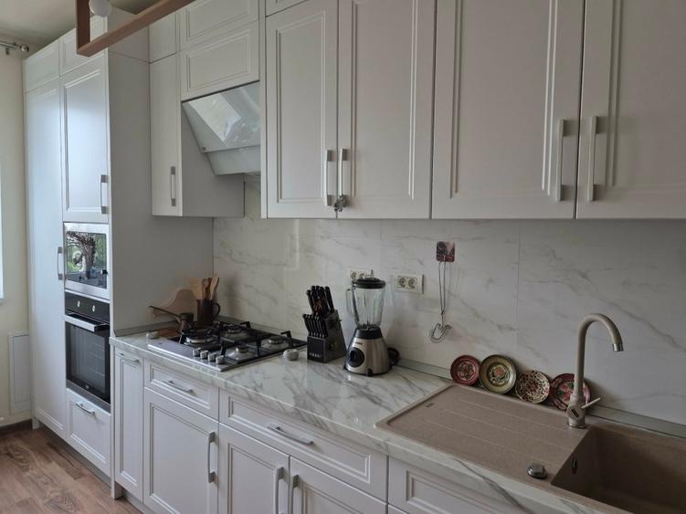Apartament cu 2 camere semidecomandat, mobilat în Micălaca