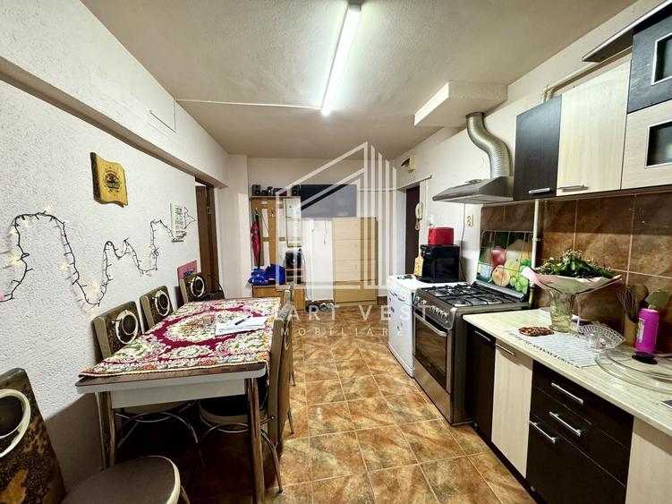 Apartament cu 2 camere semidecomandat în Botizului