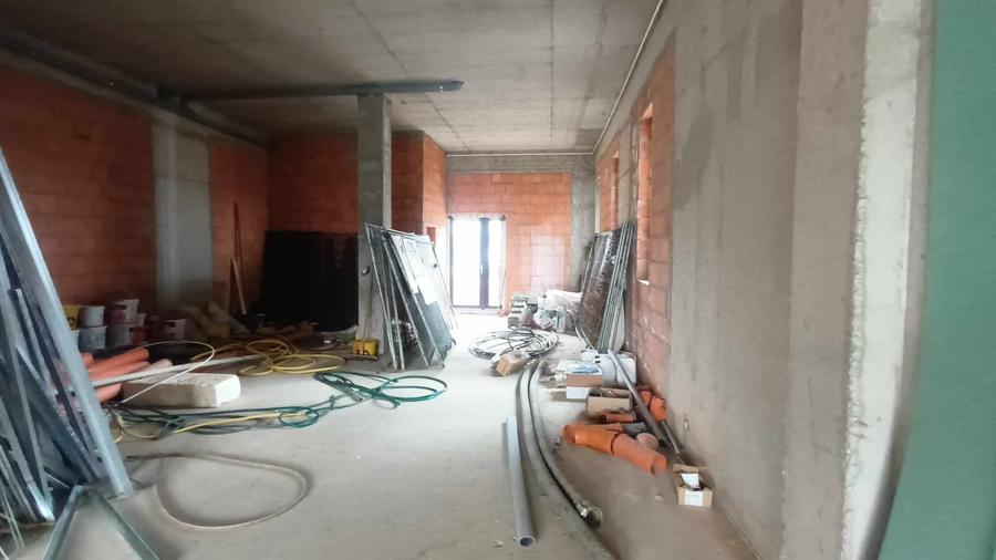 Spațiu comercial, de 150,000 mp, în Turnișor