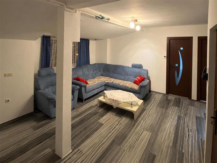 Apartament cu 3 camere semidecomandat în Țiglari