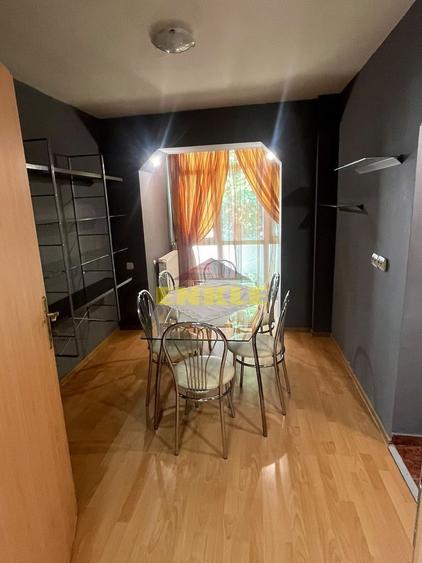 Apartament cu 3 camere decomandat, mobilat în Central