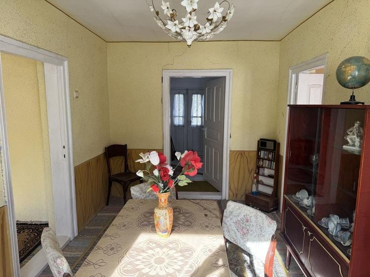 Casă cu 4 camere în Dobrotești