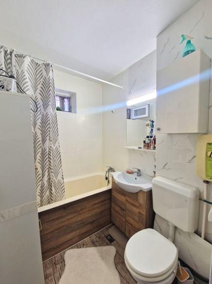 Apartament cu 2 camere semidecomandat, mobilat în Pajura
