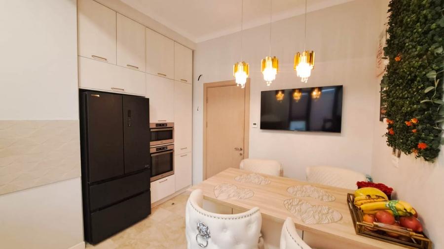 Apartament cu 4 camere decomandat, mobilat în Petrești