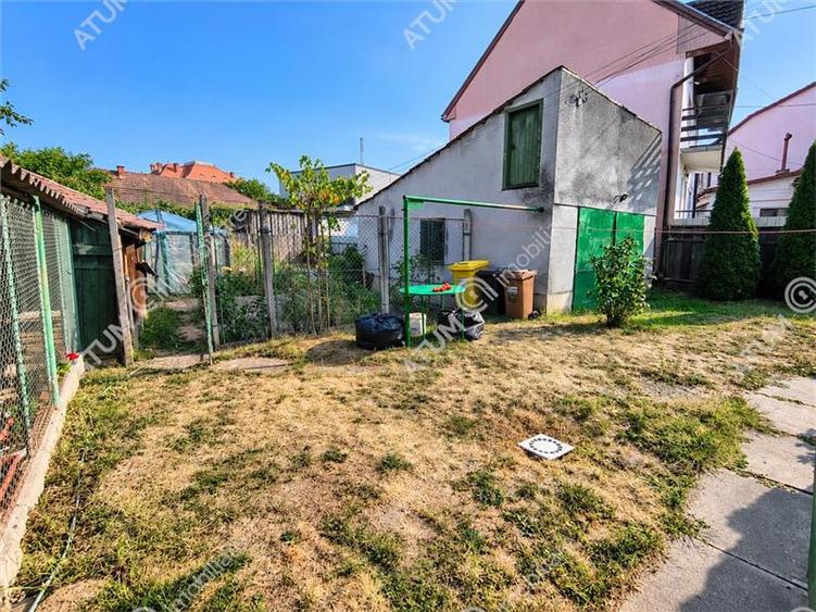 Casă individuală cu 3 camere cu Canalizare în Central