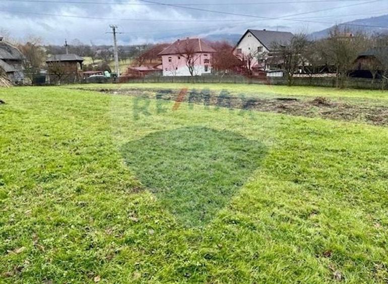 Casă individuală cu 4 camere cu Teren 36970 Mp în Mara