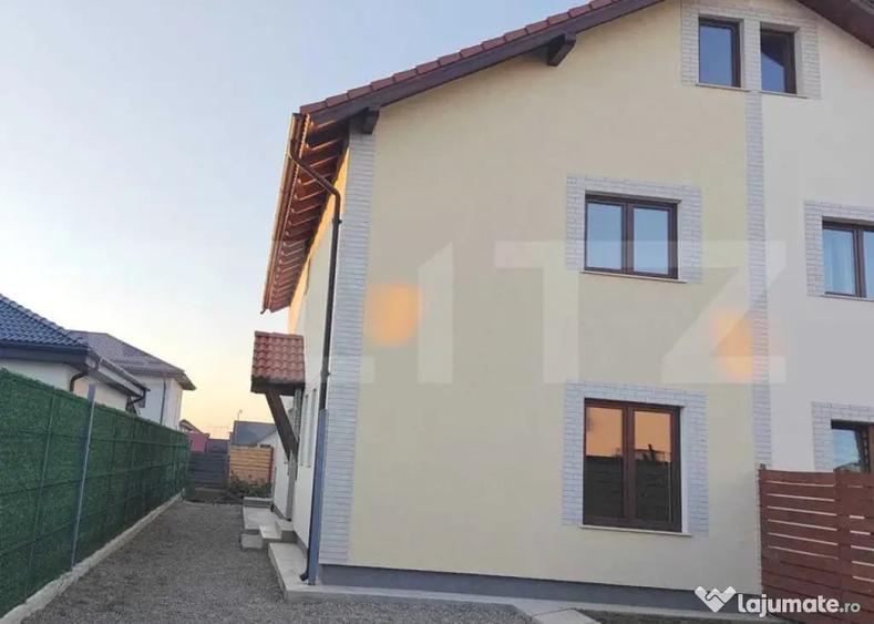 Casă cu 4 camere cu Teren 250 Mp în Tărlungeni
