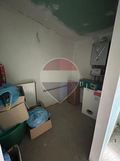 Casă individuală cu 10 camere cu Teren 154 Mp în Central