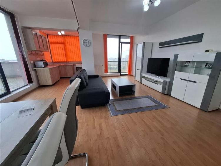 Apartament cu 3 camere semidecomandat, mobilat în Șelimbăr