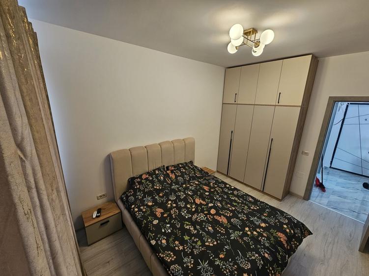 Apartament cu 2 camere decomandat în Roșu