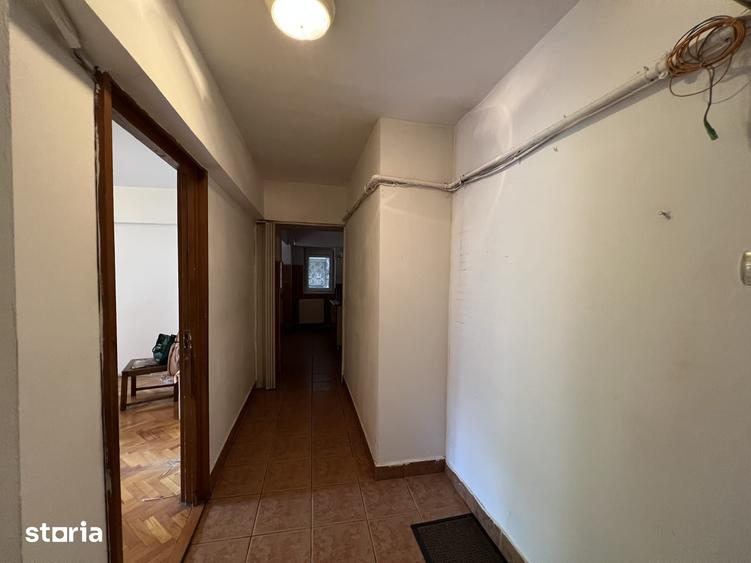 Apartament cu 4 camere în Micro 16