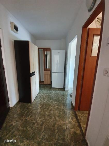 Garsonieră decomandată în Vest