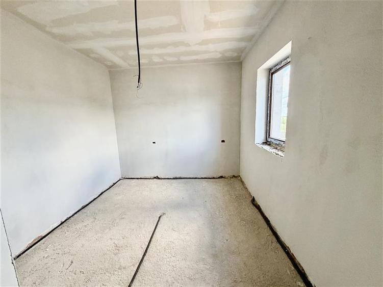 Duplex cu 4 camere cu Teren 200 Mp în Miroslava