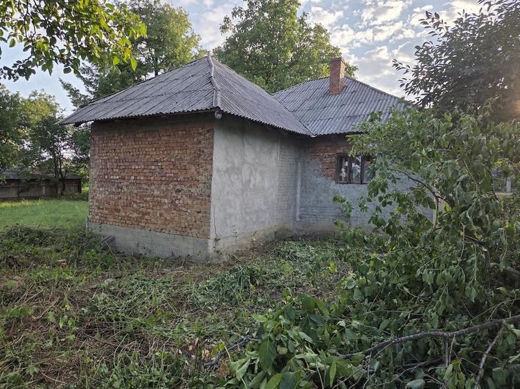 Casă cu 3 camere cu Teren 1200 Mp în Grumăzești