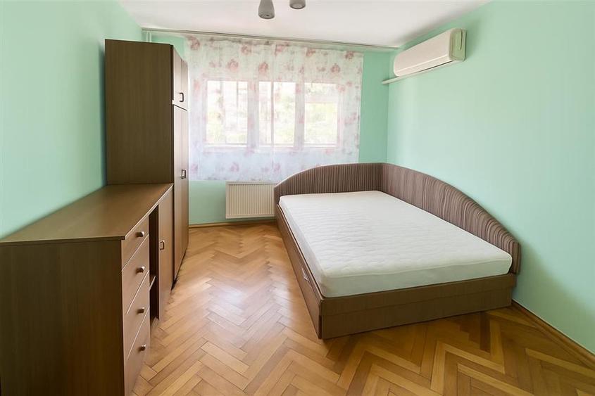 Apartament cu 3 camere decomandat în Dacia