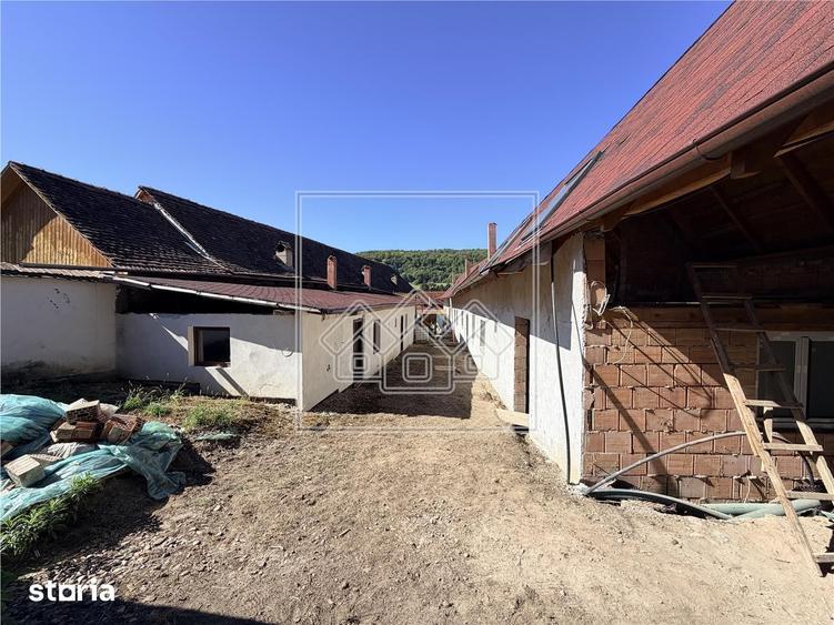 Casă cu 7 camere cu Teren 2600 Mp în Laslea