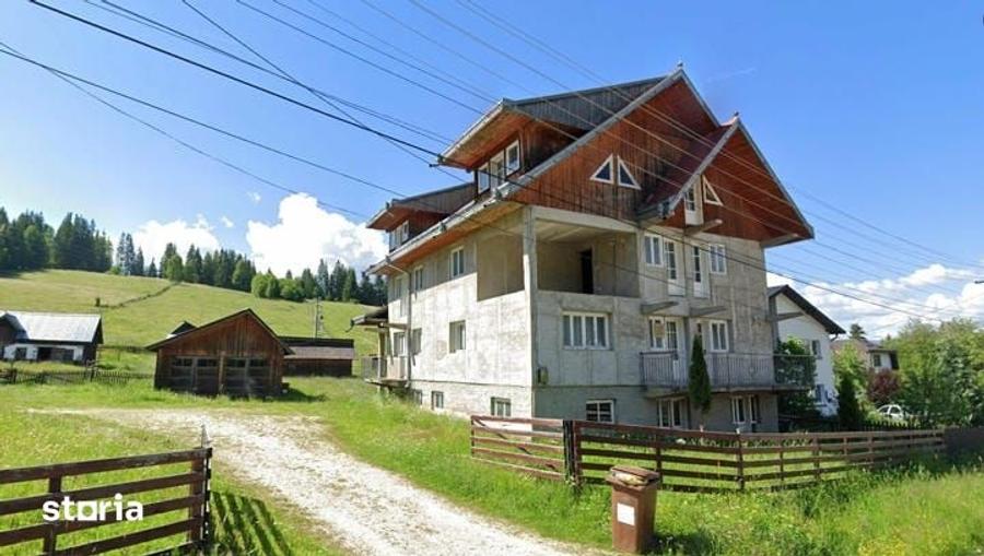 Casă cu 6 camere cu Teren 1326 Mp în Panaci