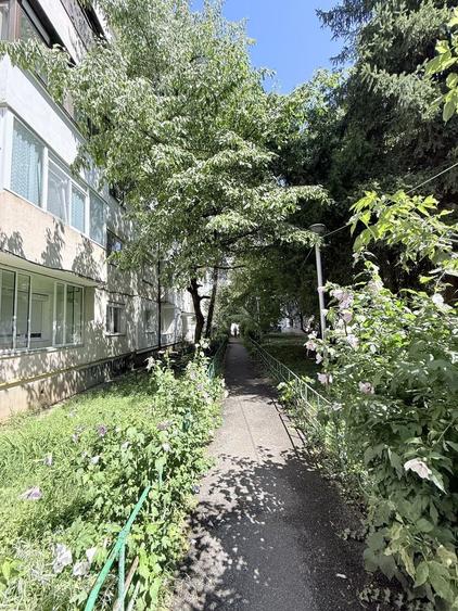 Apartament cu 2 camere semidecomandat, mobilat în Central