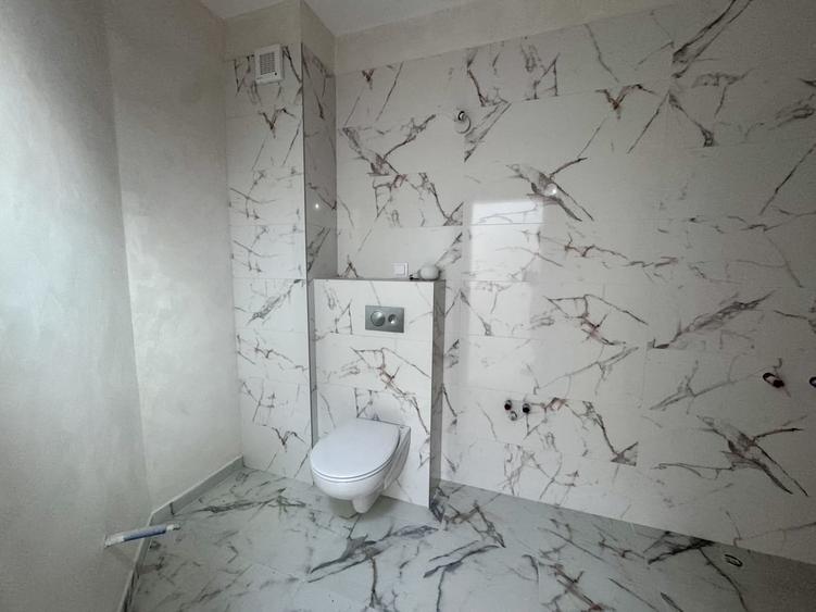 Apartament cu 3 camere semidecomandat în Sud