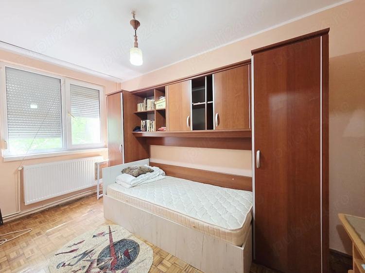 Apartament cu 3 camere semidecomandat în Micro 19