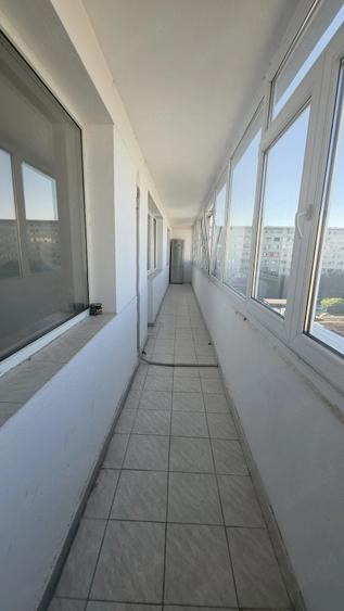 Apartament cu 3 camere semidecomandat în 1 Mai