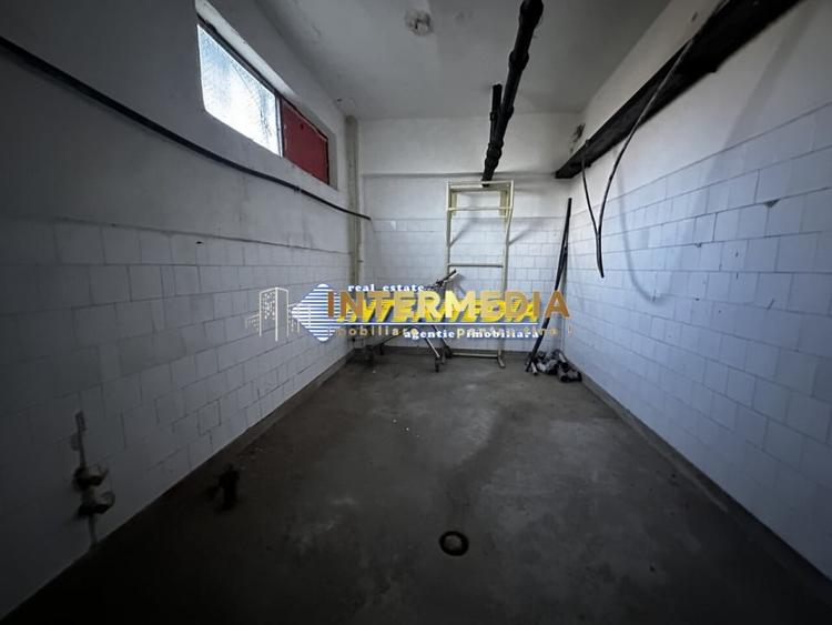 Spațiu comercial, de 1,270 mp, în Bărăbanț