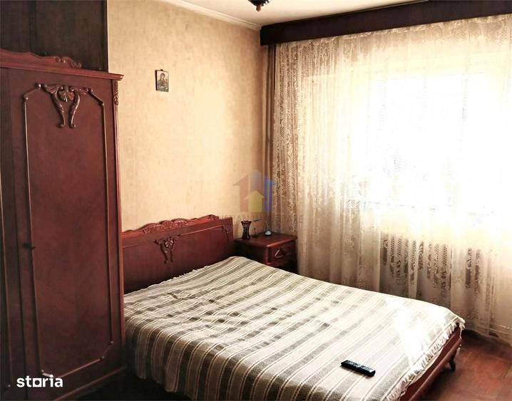 Apartament cu 3 camere decomandat în Călărași