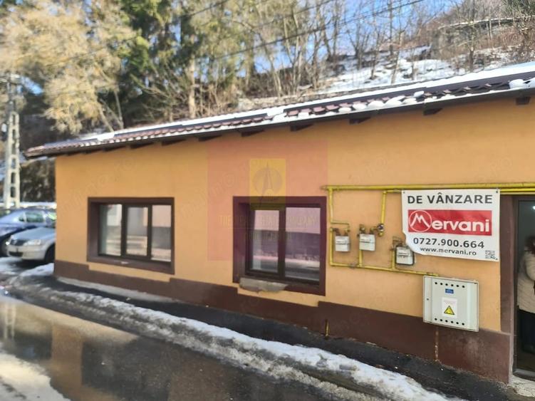Casă cu 2 camere cu Teren 4 Mp în Azuga