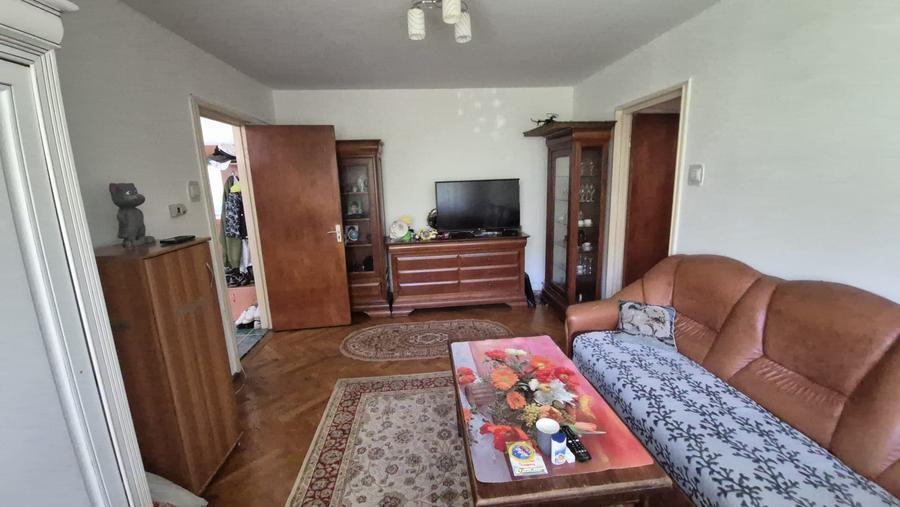 Apartament cu 2 camere semidecomandat în Hărmanului