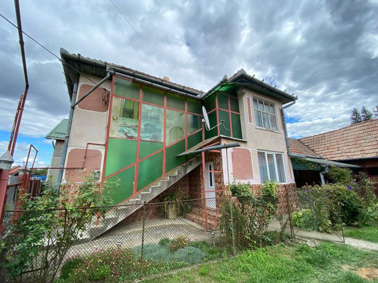 Casă cu 4 camere în Deaj