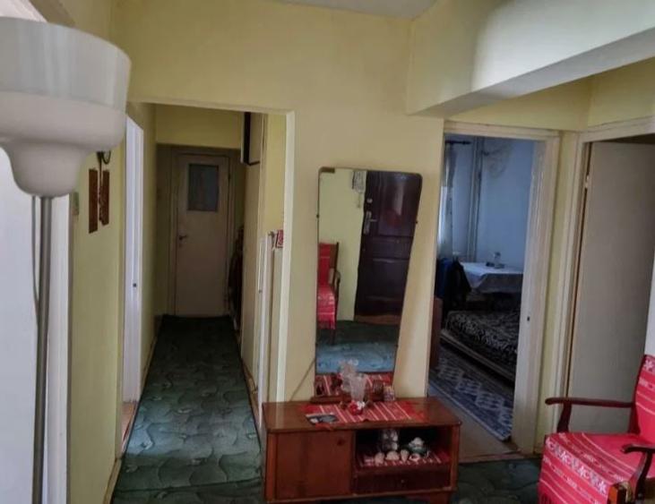 Apartament cu 4 camere decomandat în Lacul Tei