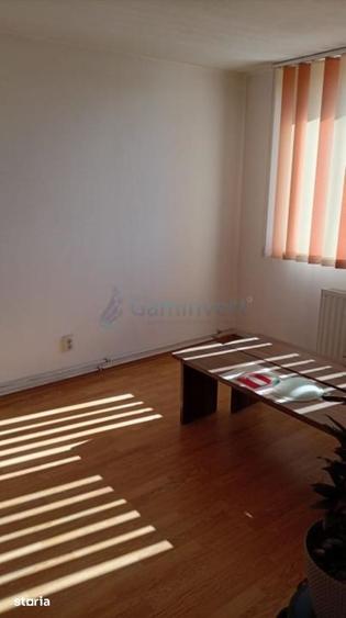 Spațiu comercial, de 300 mp, în Central