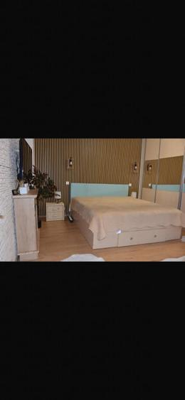 Casă cu 6 camere cu Teren 220 Mp în Central