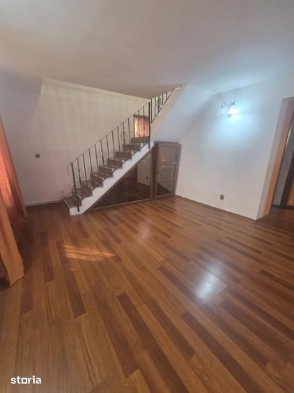 Casă cu 4 camere cu Teren 250 Mp în Șimnicu de Sus