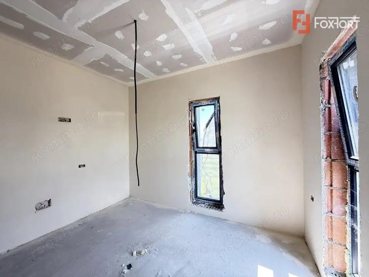 Casă cu 3 camere cu Teren 247 Mp în Săcălaz