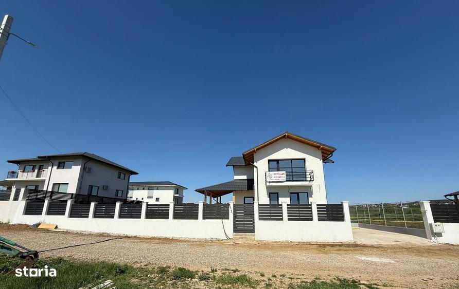 Casă cu 4 camere cu Teren 490 Mp în Păulești