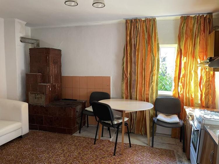 Casă cu 4 camere în Băilești
