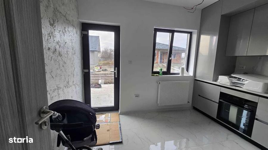 Casă cu 4 camere în Holboca